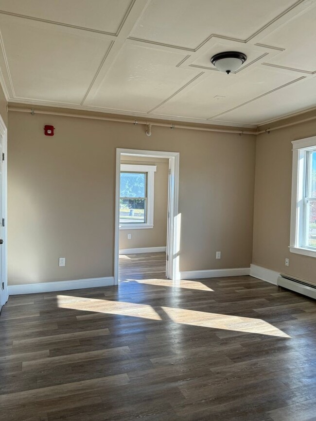 Building Photo - 1 Bedroom Apartment