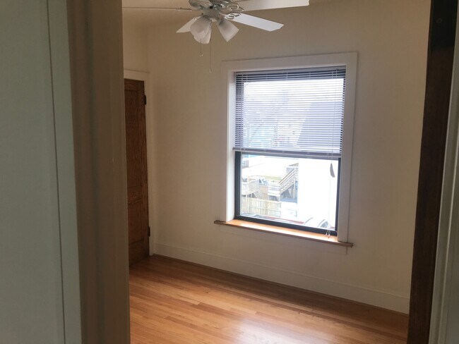 Foto del edificio - 1644 W Addison St