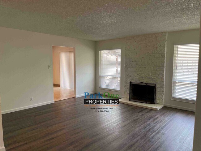 Foto del edificio - House With Paved Side Yard and Spacious Backyard in Pinole Now Available!!
