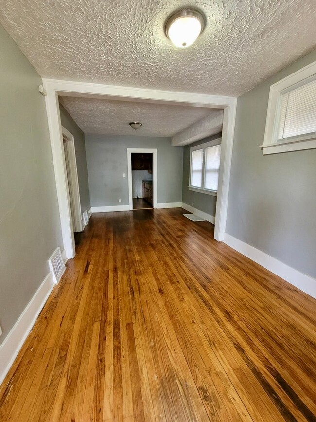 Building Photo - 2723 7th St. Council Bluffs, IA 51501