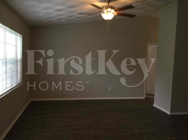 Foto del edificio - 6318 Songwood Dr