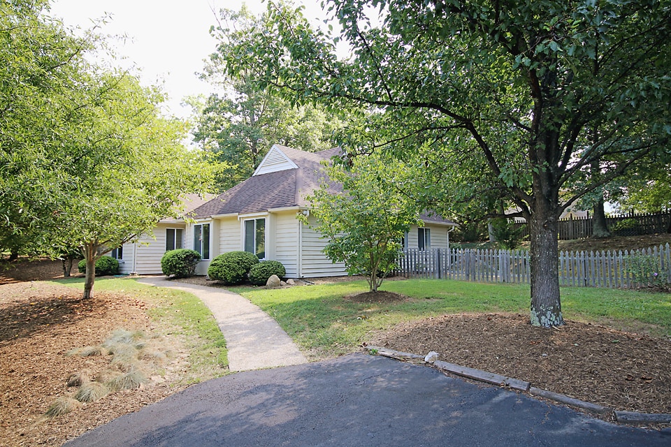 Primary Photo - 439 Hidden Ridge Rd