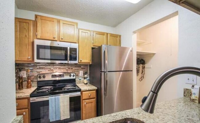 Building Photo - 2 bedroom in Dallas TX 75231