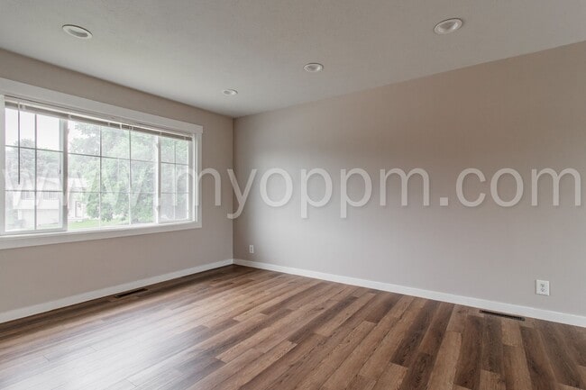 Building Photo - Beautifully Remodeled 3 Bedroom / 1.5 Bath Home | Millard