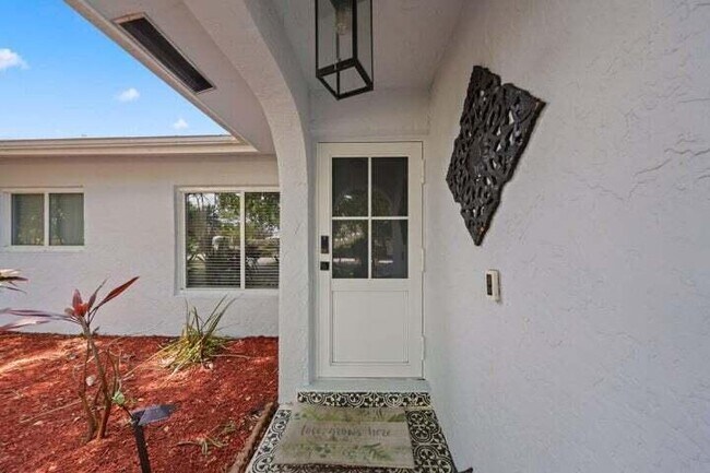 Building Photo - 513 Curlew Rd