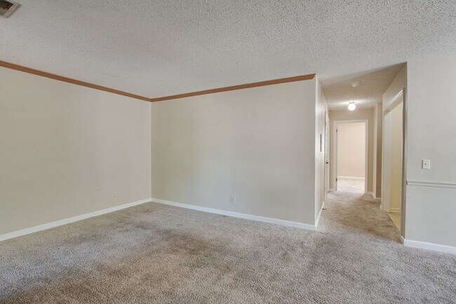 Foto del edificio - 6201 Friar Tuck Dr NW