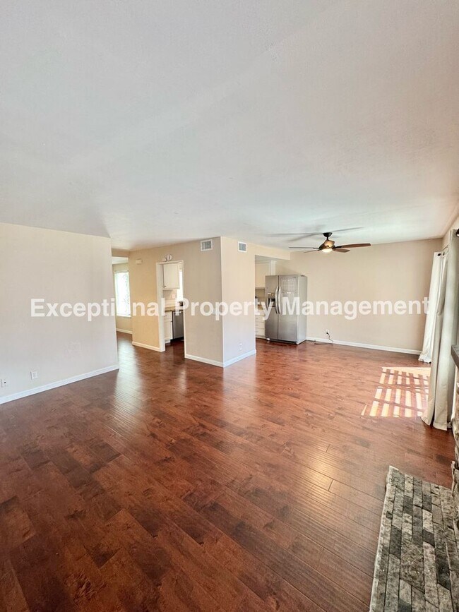 Foto del edificio - 8419 Cedarwood Ln