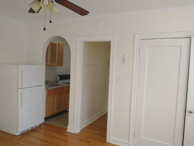 407 - 1528 W Pratt Blvd