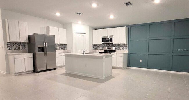 Building Photo - 5130 Magnolia Palm Dr