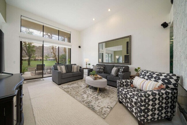 Foto del edificio - 54635 Shoal Creek