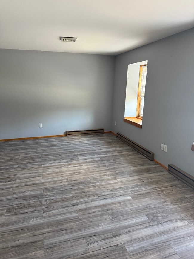 Building Photo - 1260 Loudon Rd