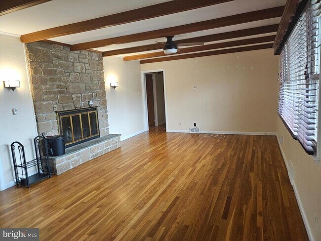 Building Photo - 56 Chapman Ave