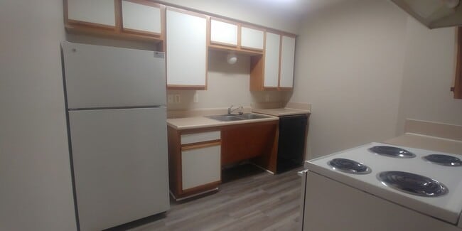 Foto del edificio - 2 bed, 1 bath Downstairs Apartment Availab...