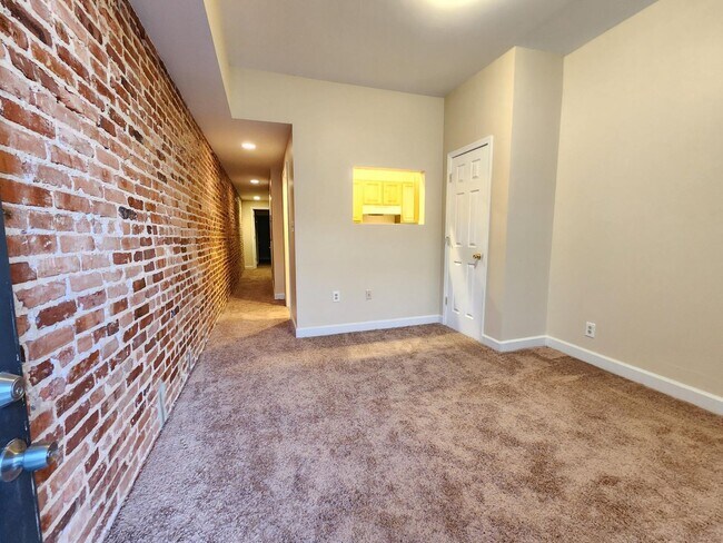 Building Photo - 201 N Ellwood Ave