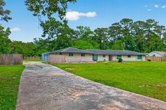 Building Photo - 1701 Mistletoe Ln