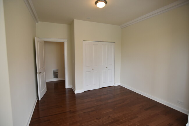 Foto del edificio - 3802 N Pine Grove Ave