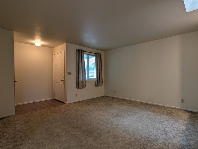 Foto del edificio - Great 2 bed/1bath duplex in Springfield!