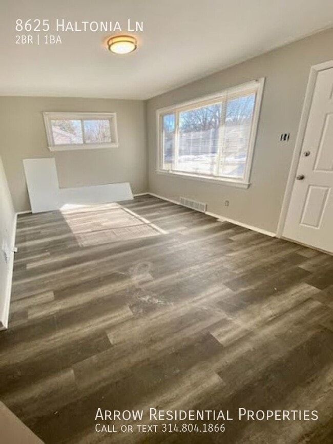 Building Photo - 8625 Haltonia | $935 | 2 BD 1 BATH with De...