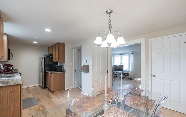 Foto del edificio - 1702 Heather Ln