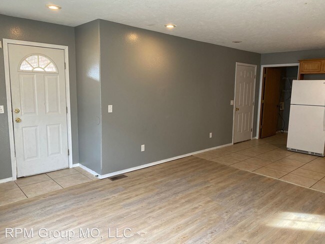 Building Photo - 5570 N Brown Ln