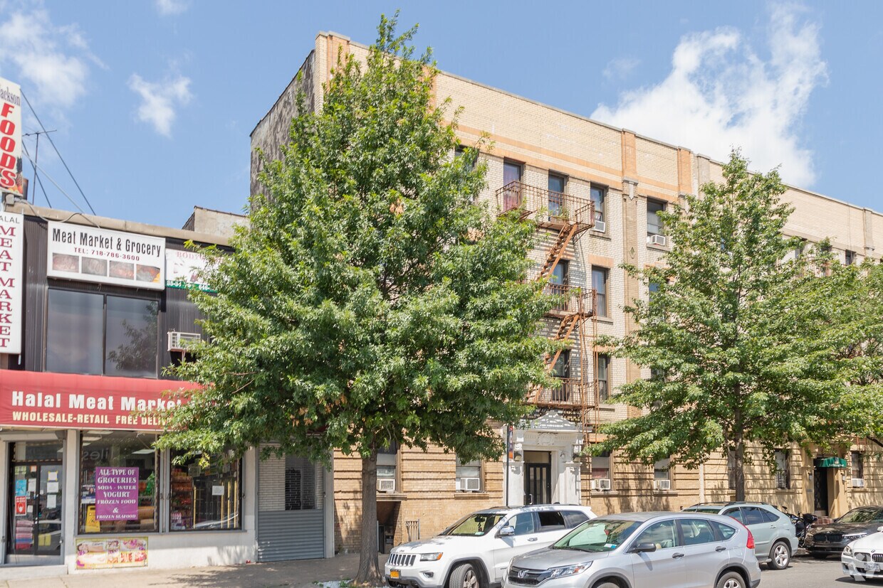 3552 Steinway St, Long Island City, NY 11101 3552 Steinway St Long