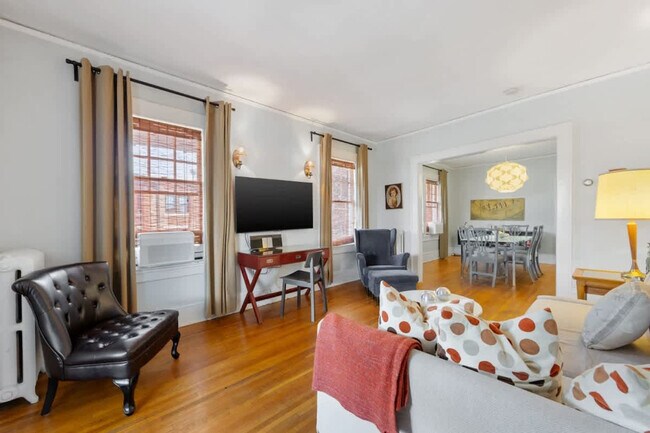 Foto del edificio - 536 Hawthorne Ln