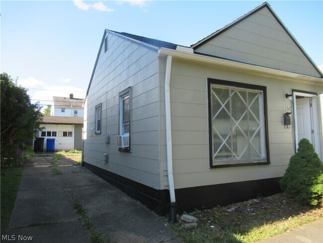 Building Photo - 3843 Brookside Blvd