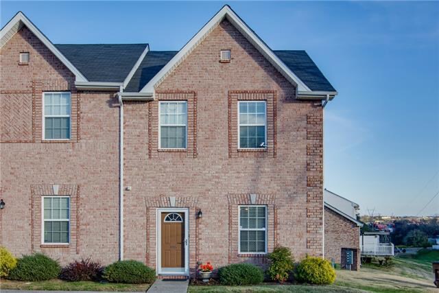 Foto principal - 202 Spence Ln