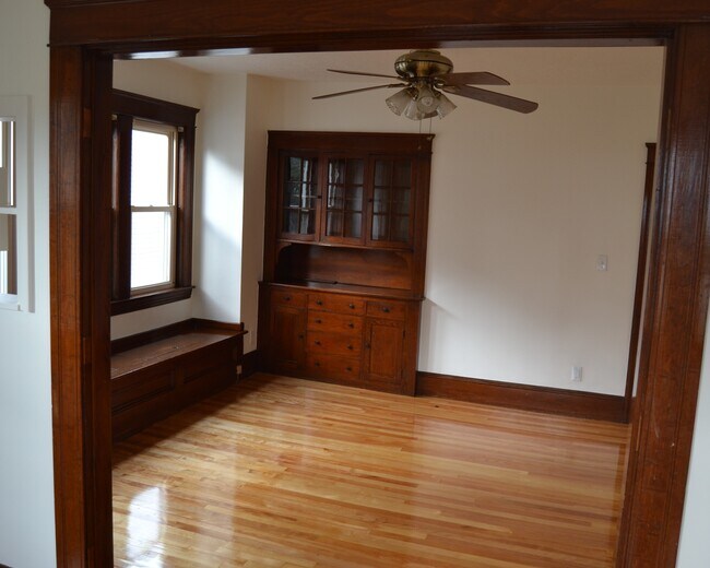 Building Photo - 16 Montrose St