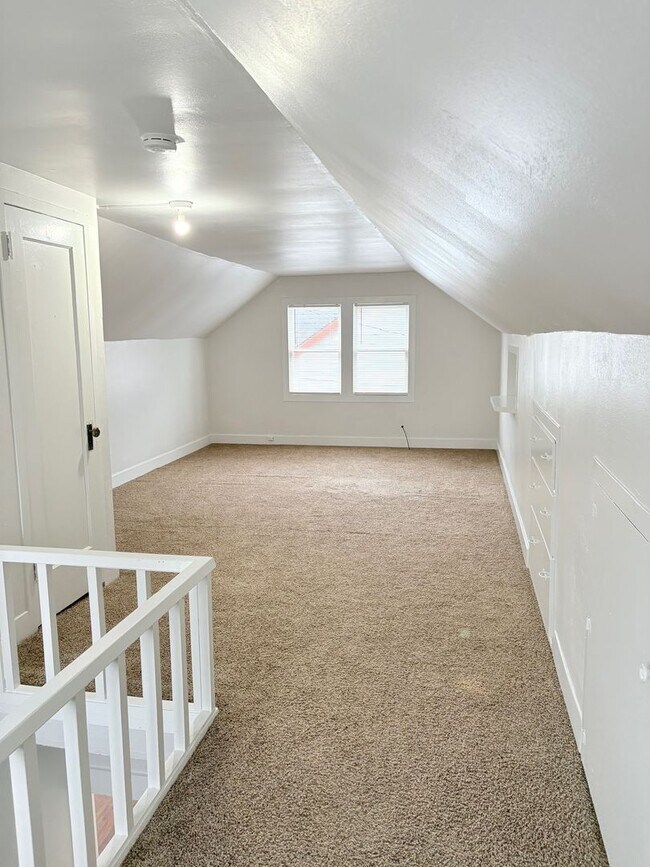 Foto del edificio - Beautiful Three-Bedroom House in the Piedmont Neighborhood