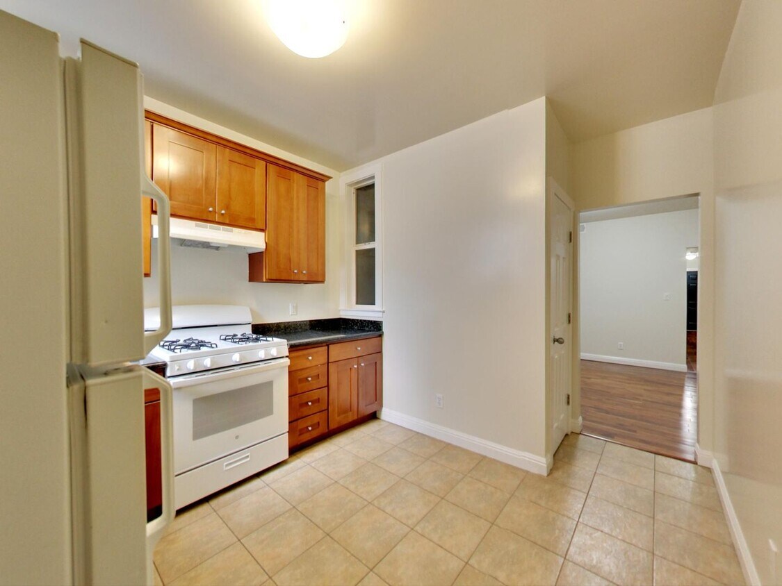 Primary Photo - 52 Page Street (1182r)