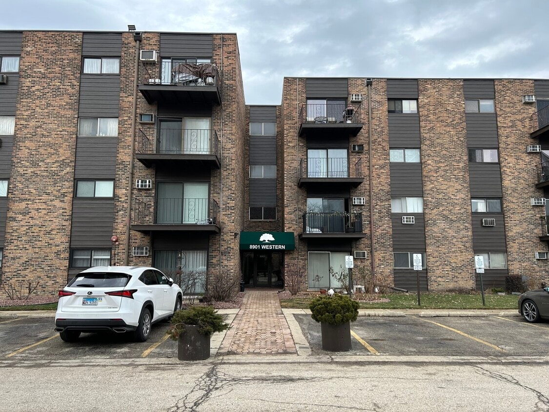 8901 N Western Ave Unit 101, Des Plaines, IL 60016 Condo for Rent in Des Plaines, IL