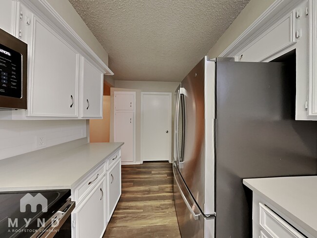 Building Photo - 4801 Meadowood Dr