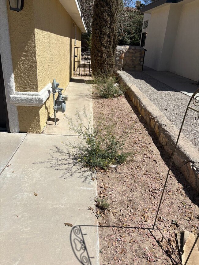 Foto del edificio - Home for Rent in Horizon by the Golf Course