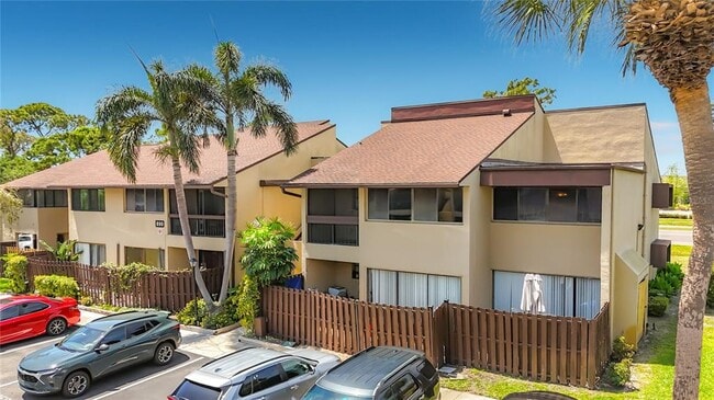 Foto del edificio - 890 N Village Dr
