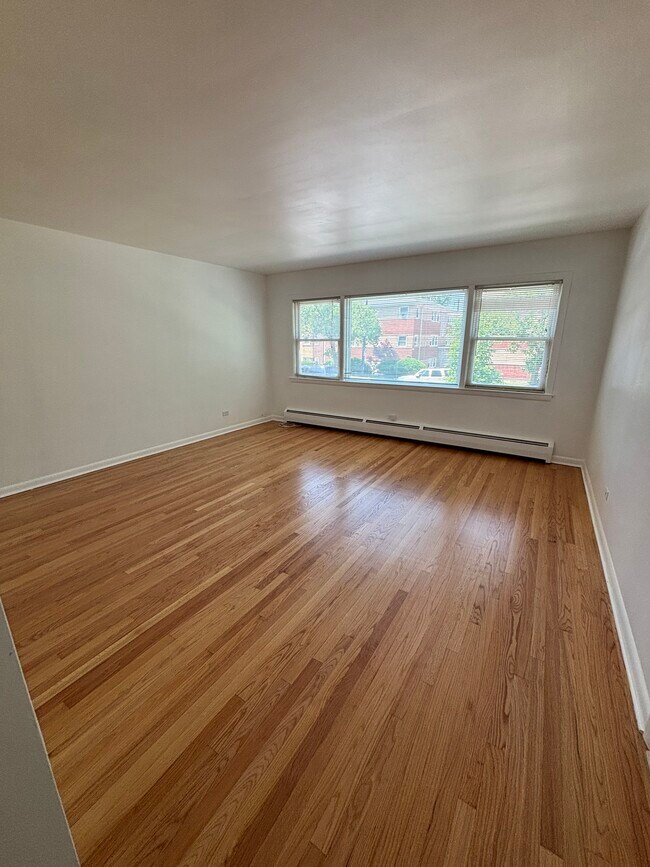Foto del edificio - 6241 W Montrose Ave