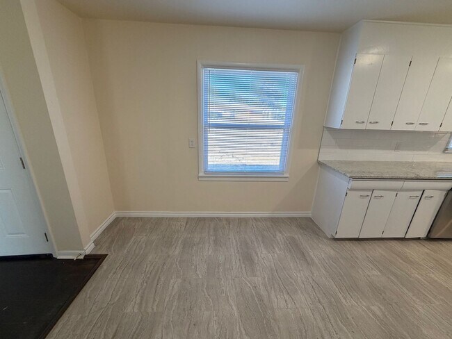 Foto del edificio - Great older home!