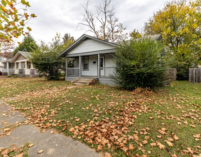 Building Photo - 321 E Springdale Ave