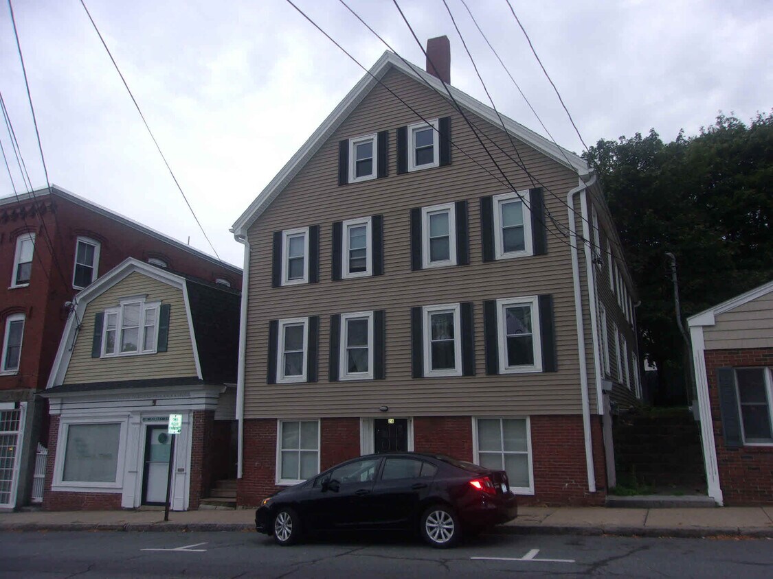 28 Market St Unit A, Amesbury, MA 01913 Apartments in Amesbury, MA