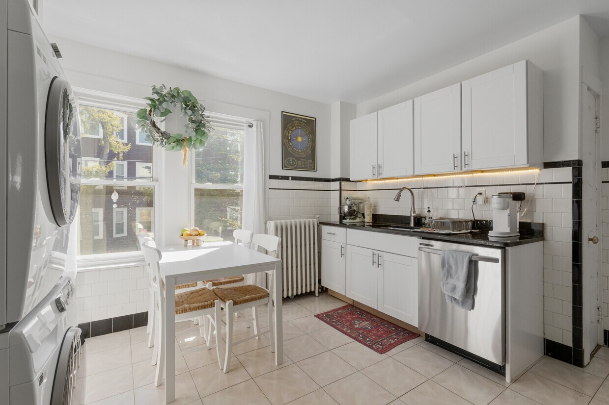 Primary Photo - 25 Beacon St