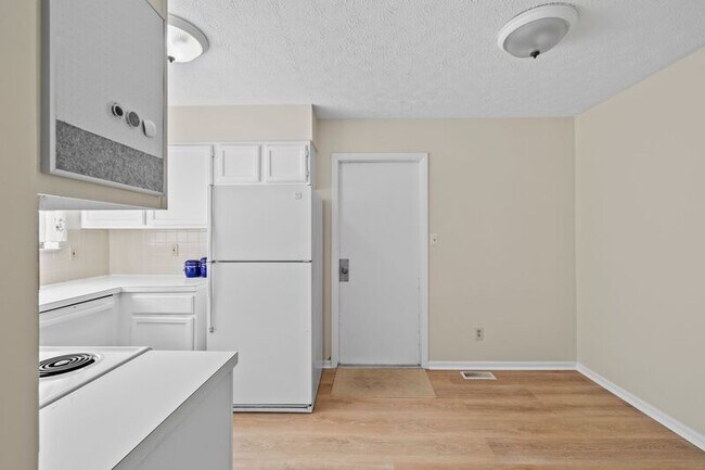 Building Photo - 5238 Deignese Pl