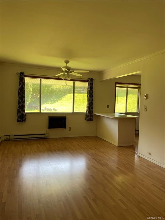 Foto del edificio - 1414 Old Country Rd