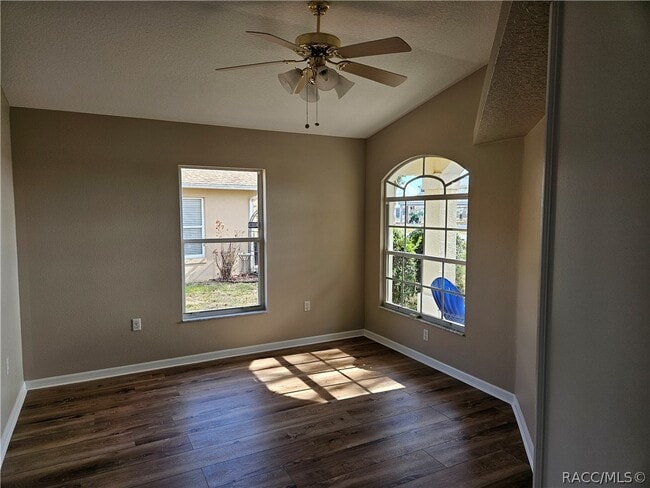 Foto del edificio - 2137 N Brentwood Cir