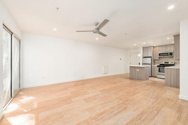 Foto del edificio - Modern Condo with Large Patio in Adams Point