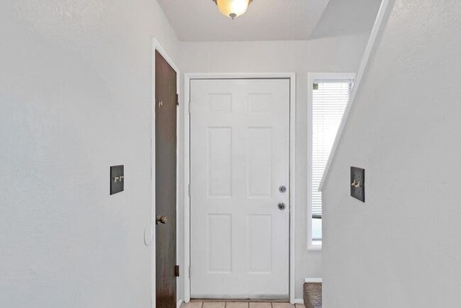 Foto del edificio - 2 Bedroom Condo near CMU