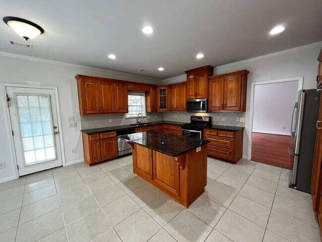 Foto del edificio - New to the Market! Welcome Home!