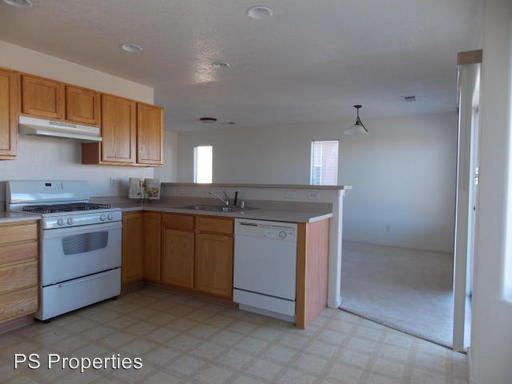 Building Photo - 1801 Gallinas Rd NE
