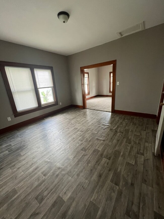 Building Photo - 3 bedroom/1.5 bathroom house