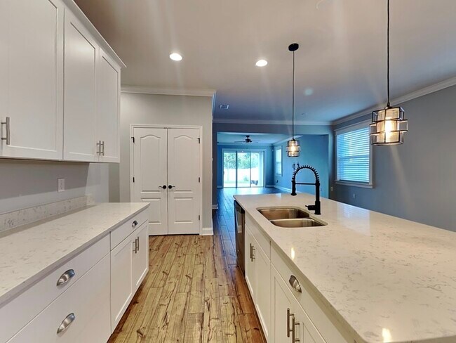Building Photo - 1070 Cosmos Way