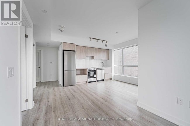 Building Photo - 395-1395 Bloor St E